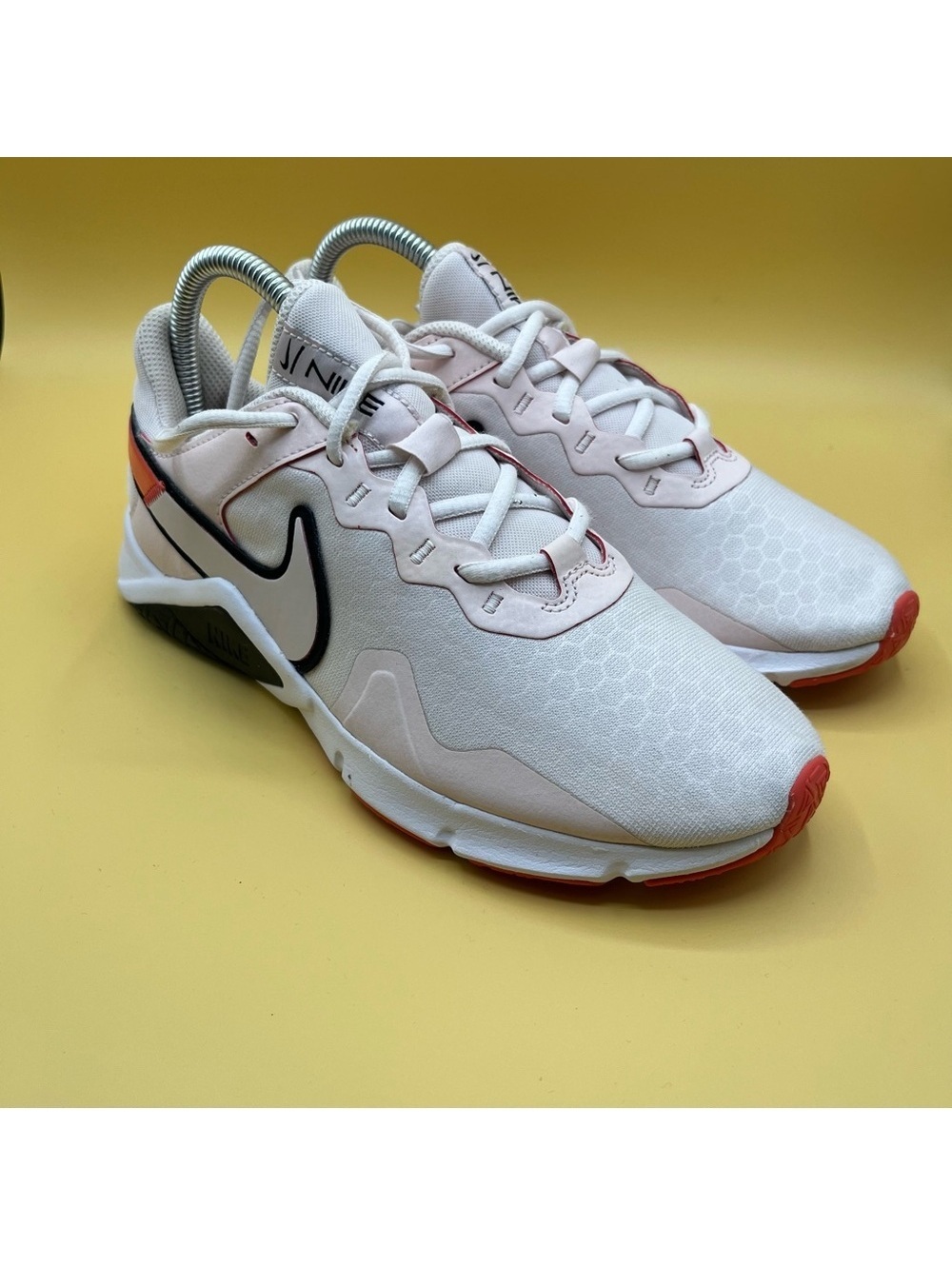 Nike Legend Essential 2 Light Soft Pink